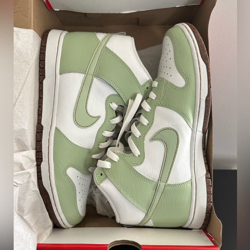 Nike Dunk Hi Retro SE – DQ7680 300 'Inspected By Swoosh Honeydew' Size 9.5 NEW